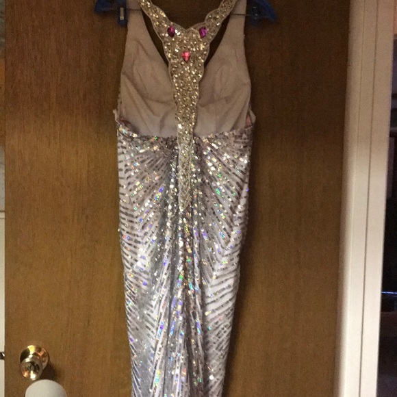 Sequinned gown - Picture 2 of 5